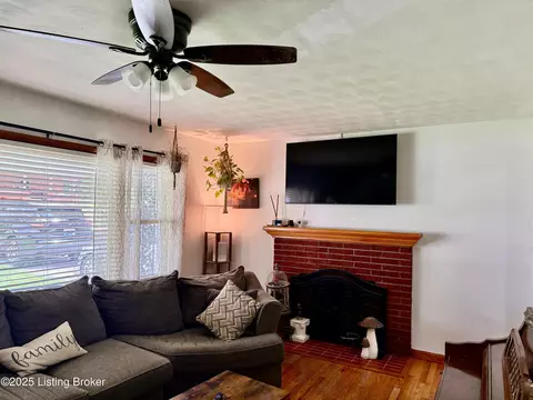 Living - 545 Grayson St, Upton, KY 42784 photo 4 of 5