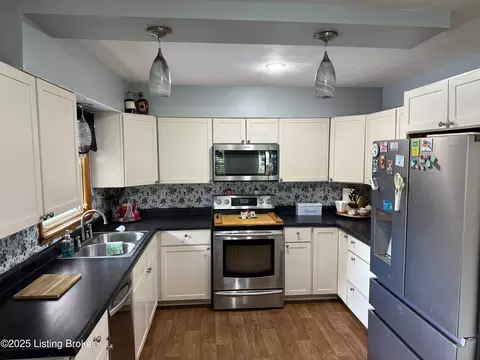 Kitchen - 545 Grayson St, Upton, KY 42784 photo 2 of 3