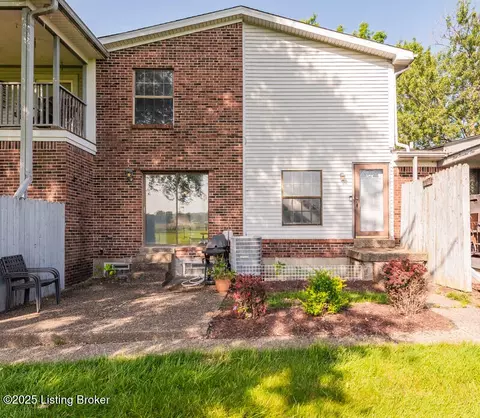 3003 Treeview Ct, Louisville, KY 40214