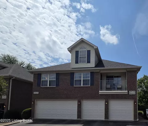 8420 Grand Trevi Dr, Louisville, KY 40228