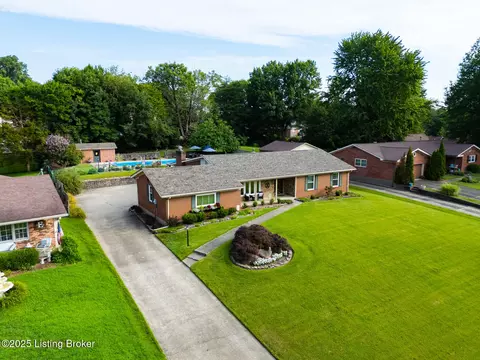 2301 Windsor Forest Dr, Louisville, KY 40272
