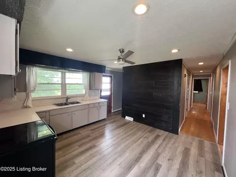 Entry Way - 8928 Us-42, Pendleton, KY 40055 photo 1 of 1