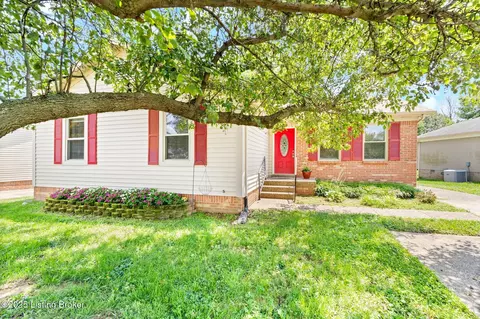 1313 Oak Ridge Ct, Simpsonville, KY 40067