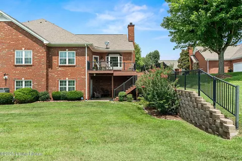 8122 Saint Andrews Village Dr, Louisville, KY 40241