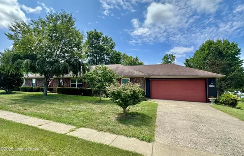 1019 S Woodland Dr, Radcliff, KY 40160