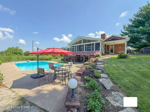 207 Woodlawn Rd, Shelbyville, KY 40065