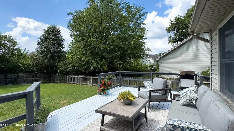 Exterior - 4708 Sunny Meadow Ct, Louisville, KY 40241 photo 9 of 13