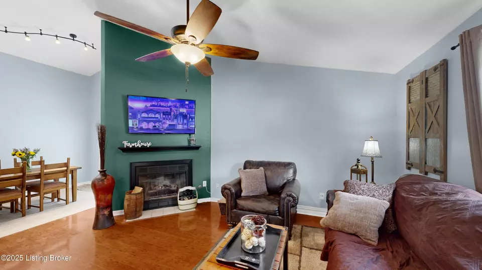 Living - 4708 Sunny Meadow Ct, Louisville, KY 40241 photo 1 of 1