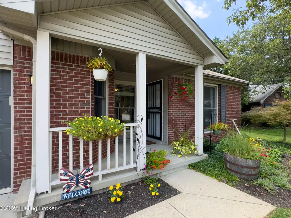 Exterior - 4708 Sunny Meadow Ct, Louisville, KY 40241 photo 4 of 13