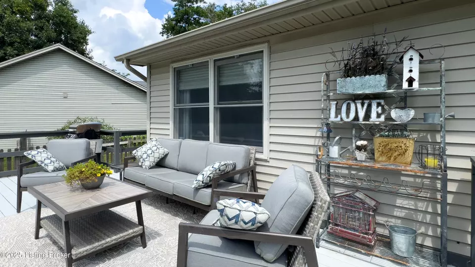 Exterior - 4708 Sunny Meadow Ct, Louisville, KY 40241 photo 7 of 13