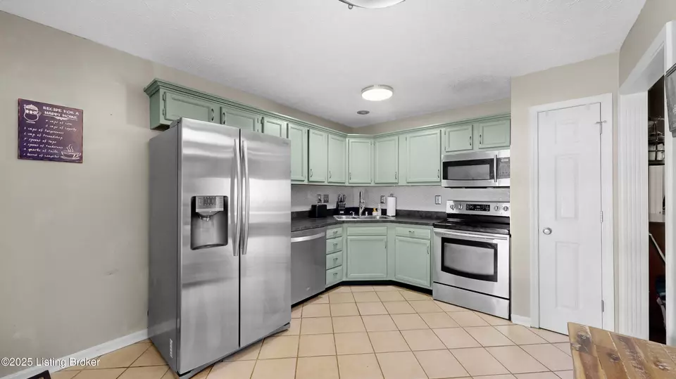 Kitchen - 4708 Sunny Meadow Ct, Louisville, KY 40241 photo 2 of 3