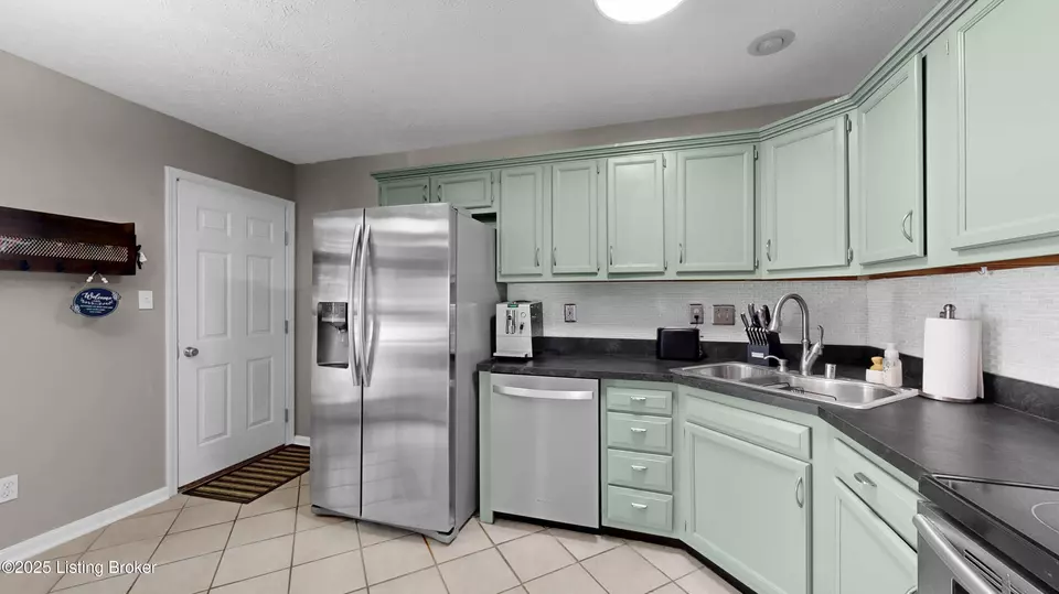Kitchen - 4708 Sunny Meadow Ct, Louisville, KY 40241 photo 3 of 3