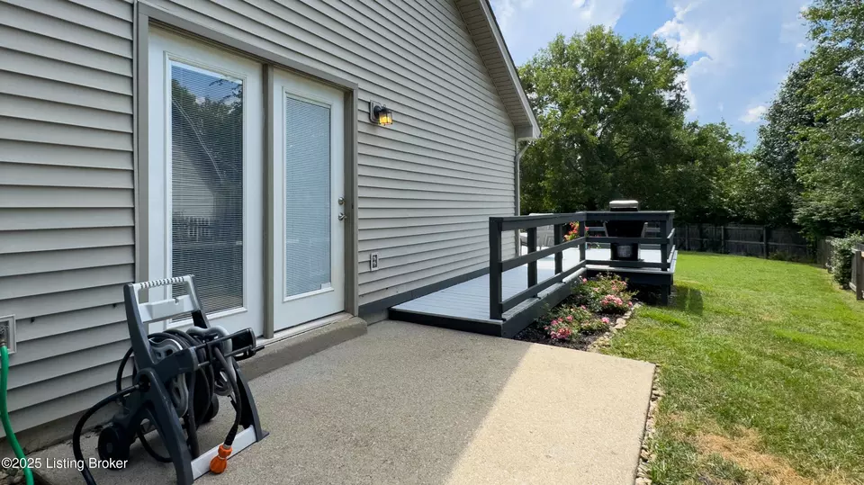 Exterior - 4708 Sunny Meadow Ct, Louisville, KY 40241 photo 5 of 13