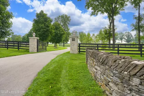 3901 Greenhaven Ln, Goshen, KY 40026