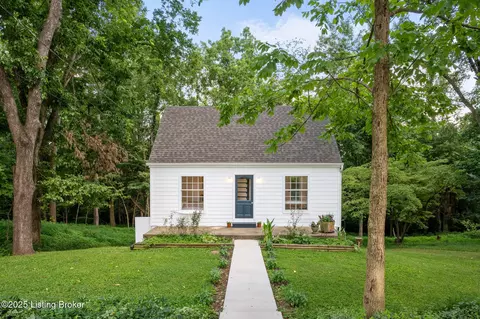 2102 Goshen Ln, Goshen, KY 40026