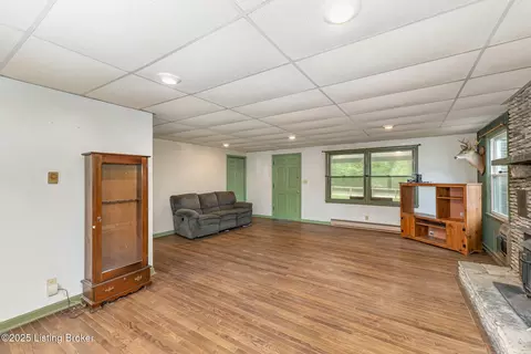 Living - 2324 Pattons Creek Rd, Pendleton, KY 40055 photo 2 of 3