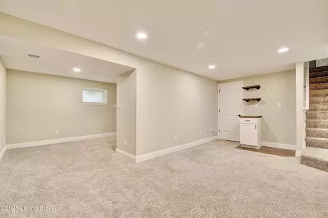 Living - 693 Peach Tree Ln, Erlanger, KY 41018 photo 2 of 3