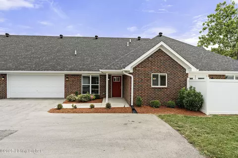 518 Eagle Pointe Dr, Louisville, KY 40214