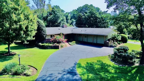 821 Huntington Rd, Louisville, KY 40207