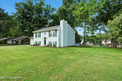 6619 Five Forks Dr, Pewee Valley, KY 40056