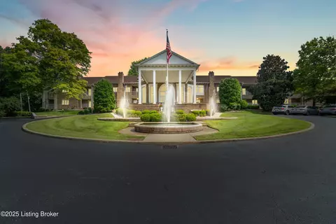 8605 Shelbyville Rd #223, Louisville, KY 40222