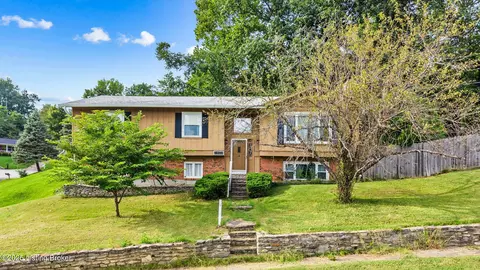 2403 High Pine Dr, Louisville, KY 40214