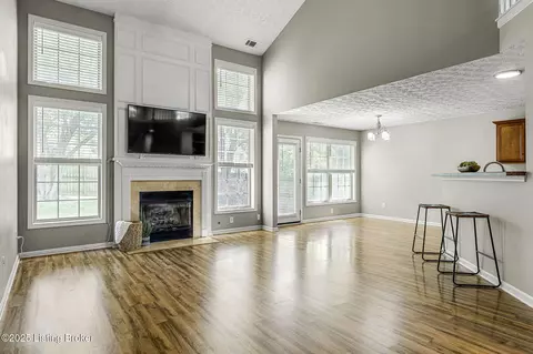 10704 Elkington Ln, Louisville, KY 40241