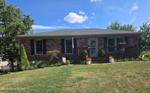 1104 E Mailback Way, Crestwood, KY 40014