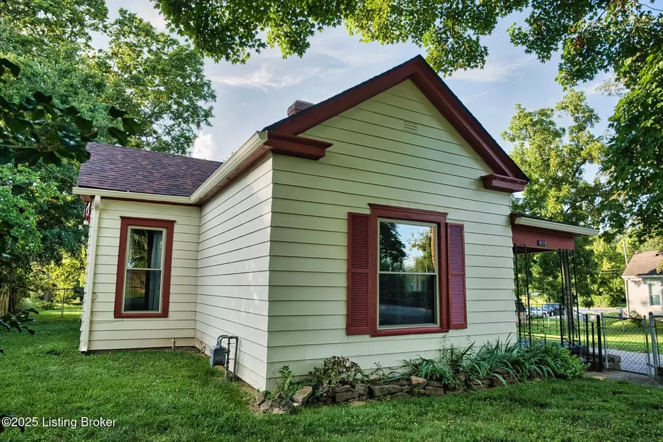 Exterior - 10219 Watterson Trl, Louisville, KY 40299 photo 2 of 8