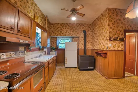 Kitchen - 10219 Watterson Trl, Louisville, KY 40299 photo 1 of 3