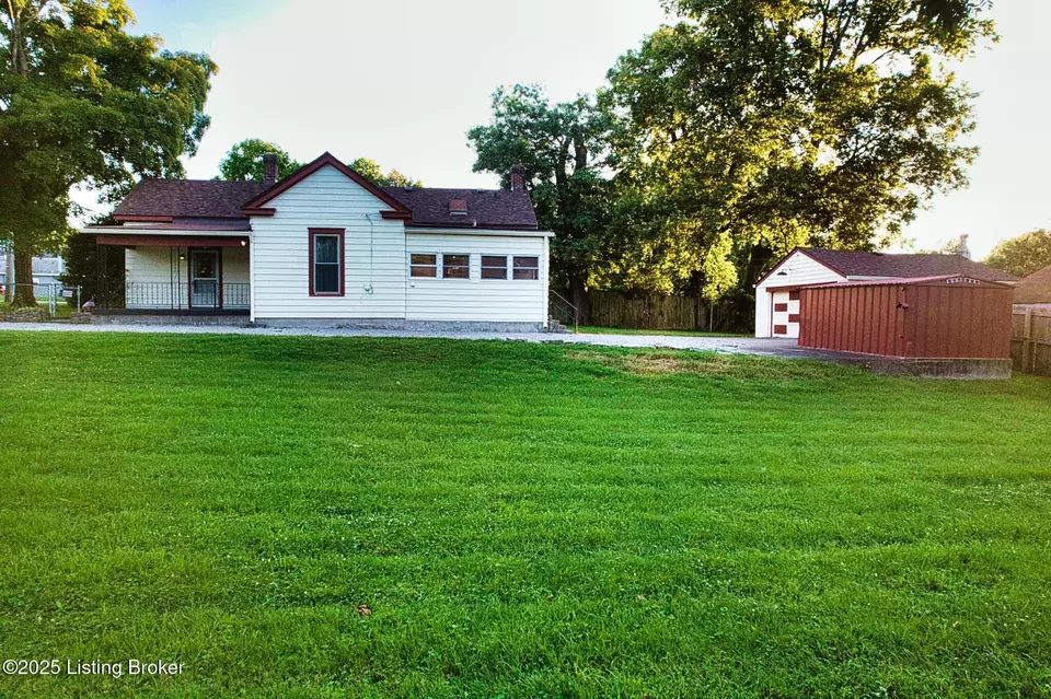 Exterior - 10219 Watterson Trl, Louisville, KY 40299 photo 6 of 8