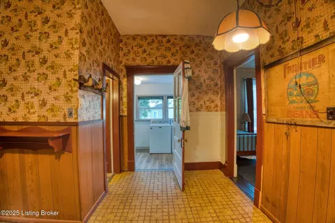 Entry Way - 10219 Watterson Trl, Louisville, KY 40299 photo 1 of 1