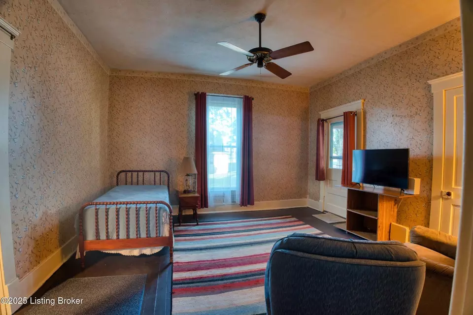 Bedroom - 10219 Watterson Trl, Louisville, KY 40299 photo 3 of 3