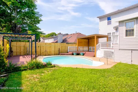 8706 Chelmer Ln, Louisville, KY 40220