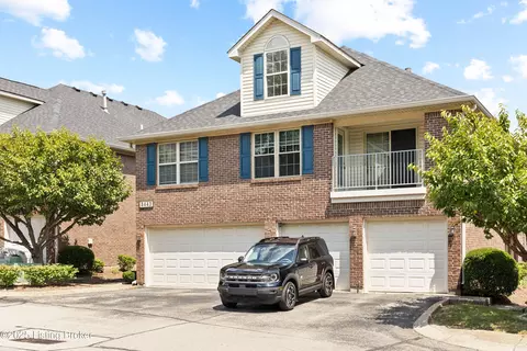 8445 Grand Trevi Dr, Louisville, KY 40228