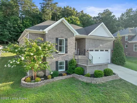 629 Chieftain Dr, Fairdale, KY 40118