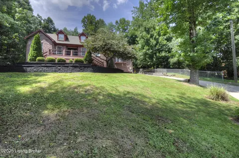 6206 Oak Valley Dr, Louisville, KY 40214
