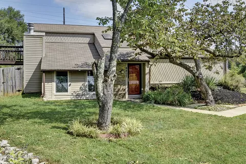 8807 Roman Ct, Louisville, KY 40291