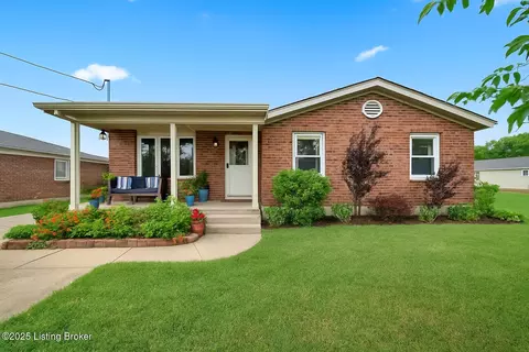 6304 Mount Everest Dr, Louisville, KY 40216