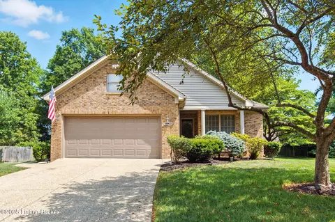 10003 Ivybridge Cir, Louisville, KY 40241
