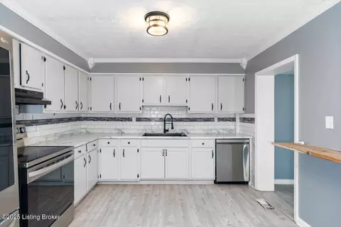 3710 Susan Ln, Louisville, KY 40229