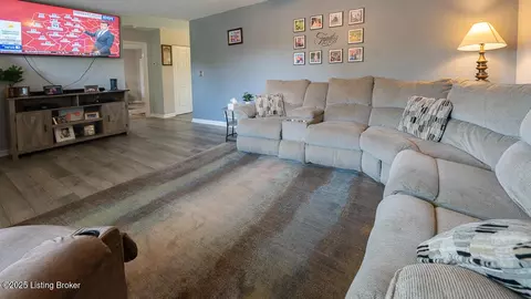 6212 Elanor Ct, Floyds Knobs, IN 47119 photo 3