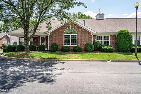 10518 Eagle Pines Ln, Louisville, KY 40223