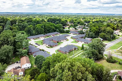 6401 Clover Trace Cir, Louisville, KY 40216