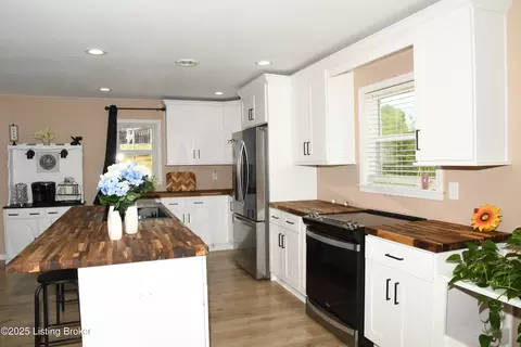 Kitchen - 4200 Raywick Rd, Raywick, KY 40060 photo 3 of 4