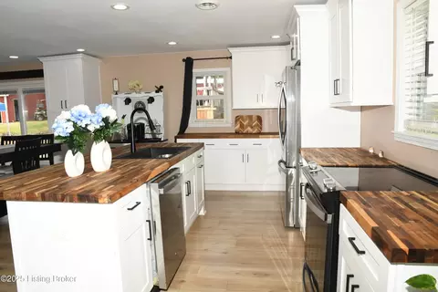 Kitchen - 4200 Raywick Rd, Raywick, KY 40060 photo 1 of 4