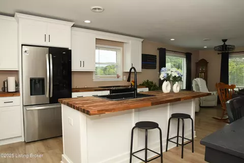 Kitchen - 4200 Raywick Rd, Raywick, KY 40060 photo 4 of 4