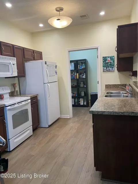 9901 Club Springs Way #102, Louisville, KY 40291