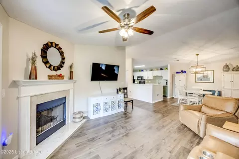 1209 Winter Springs Ct #202, Louisville, KY 40243