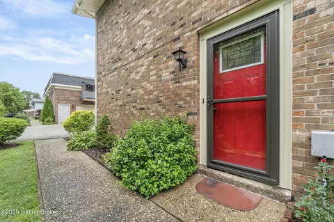 3108 Parkside Ct, Louisville, KY 40214